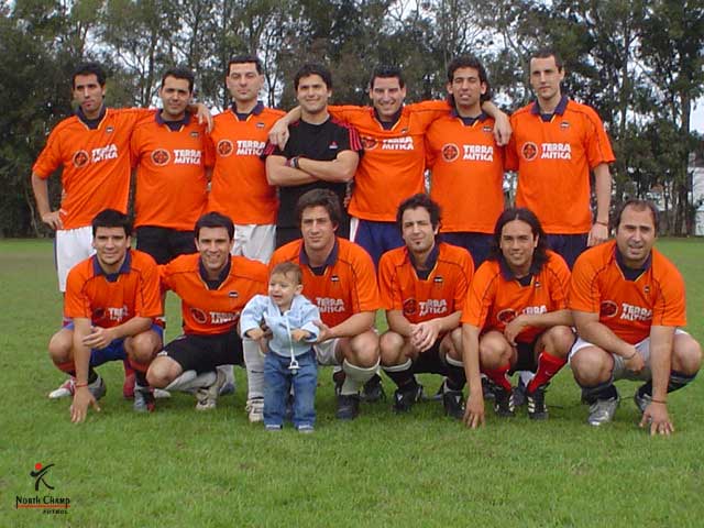 DIEZ PERROS Y UN CHANCHO