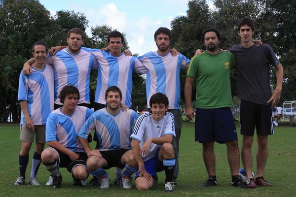 DEBE SER POR DOG CHOW